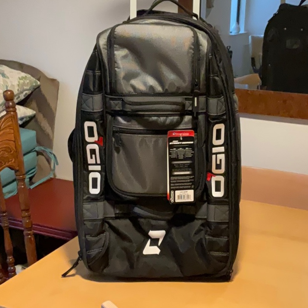 Ogio Layover street series Slag bag black with OGIO logo